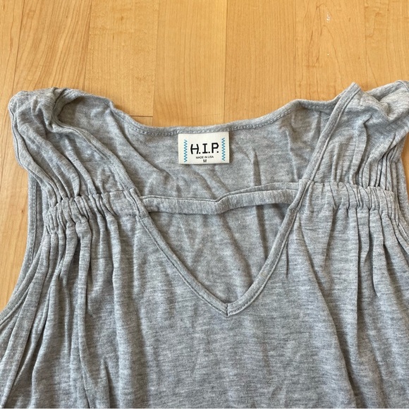 Grey tank blouse with neckline detail - Picture 2 of 4